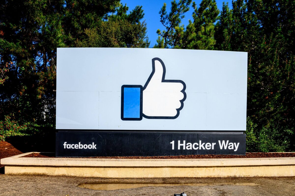 Landmark: Facebook Thumbs-Up Sign